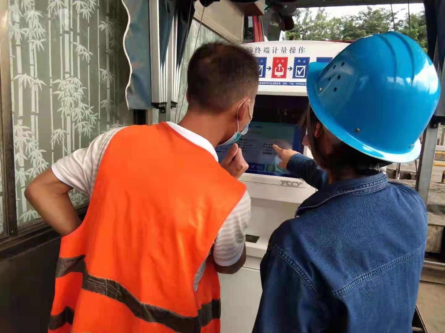 負(fù)重拼搏勇奮進(jìn)，不忘初心得始終