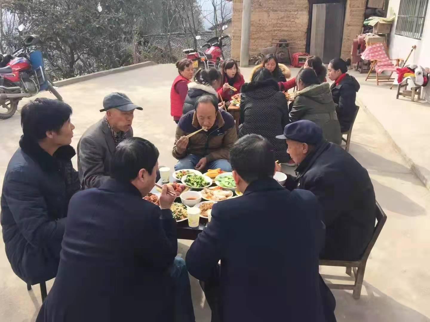 光影重疊，讓“團(tuán)圓年”留在瞬間