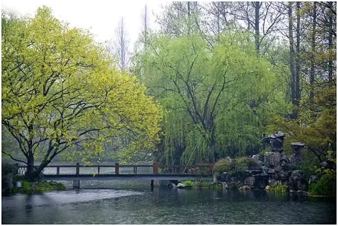 春風(fēng)得意不如春雨如意