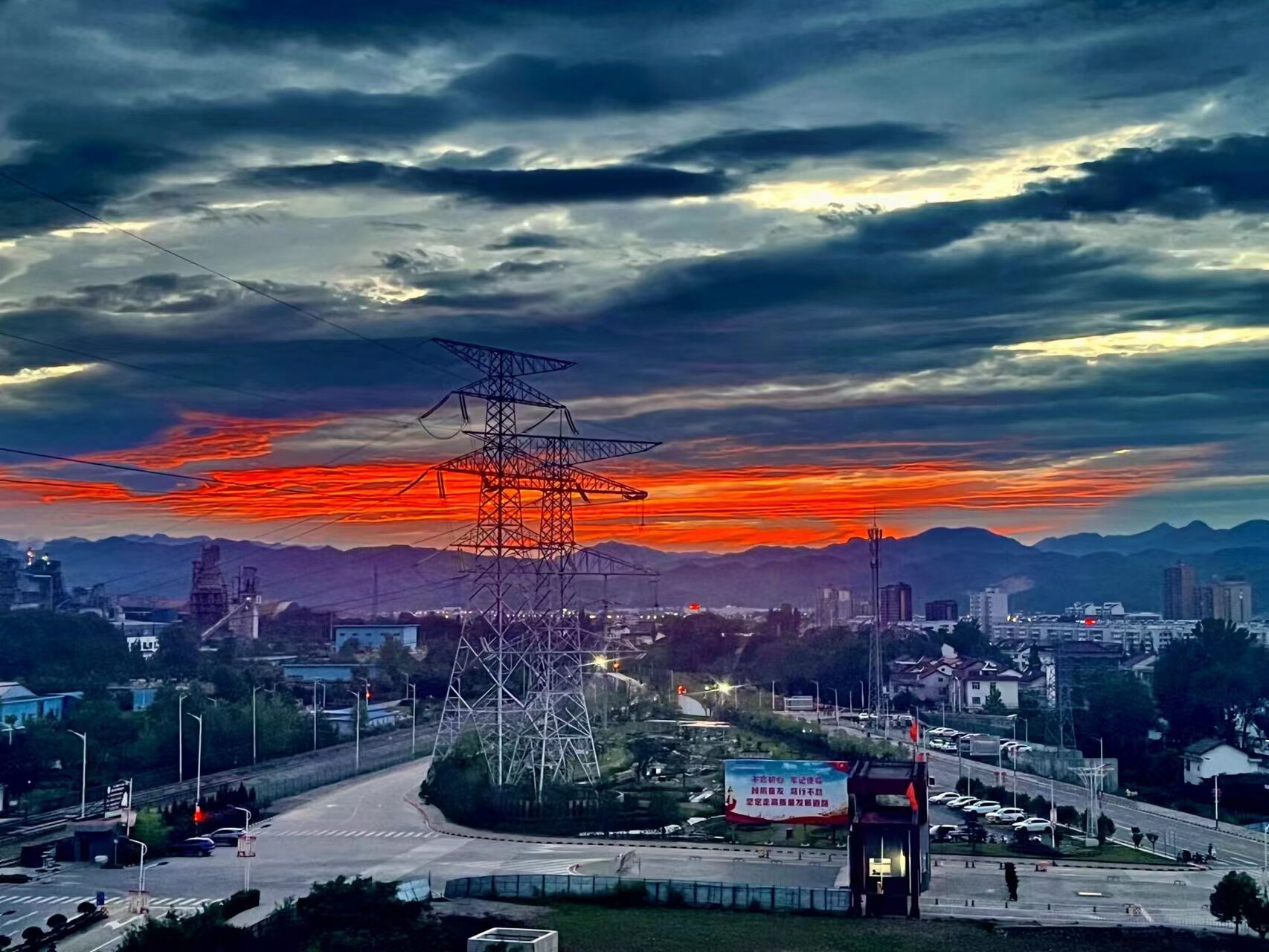 在十里鋼城邂逅一場(chǎng)夕陽(yáng)盛景