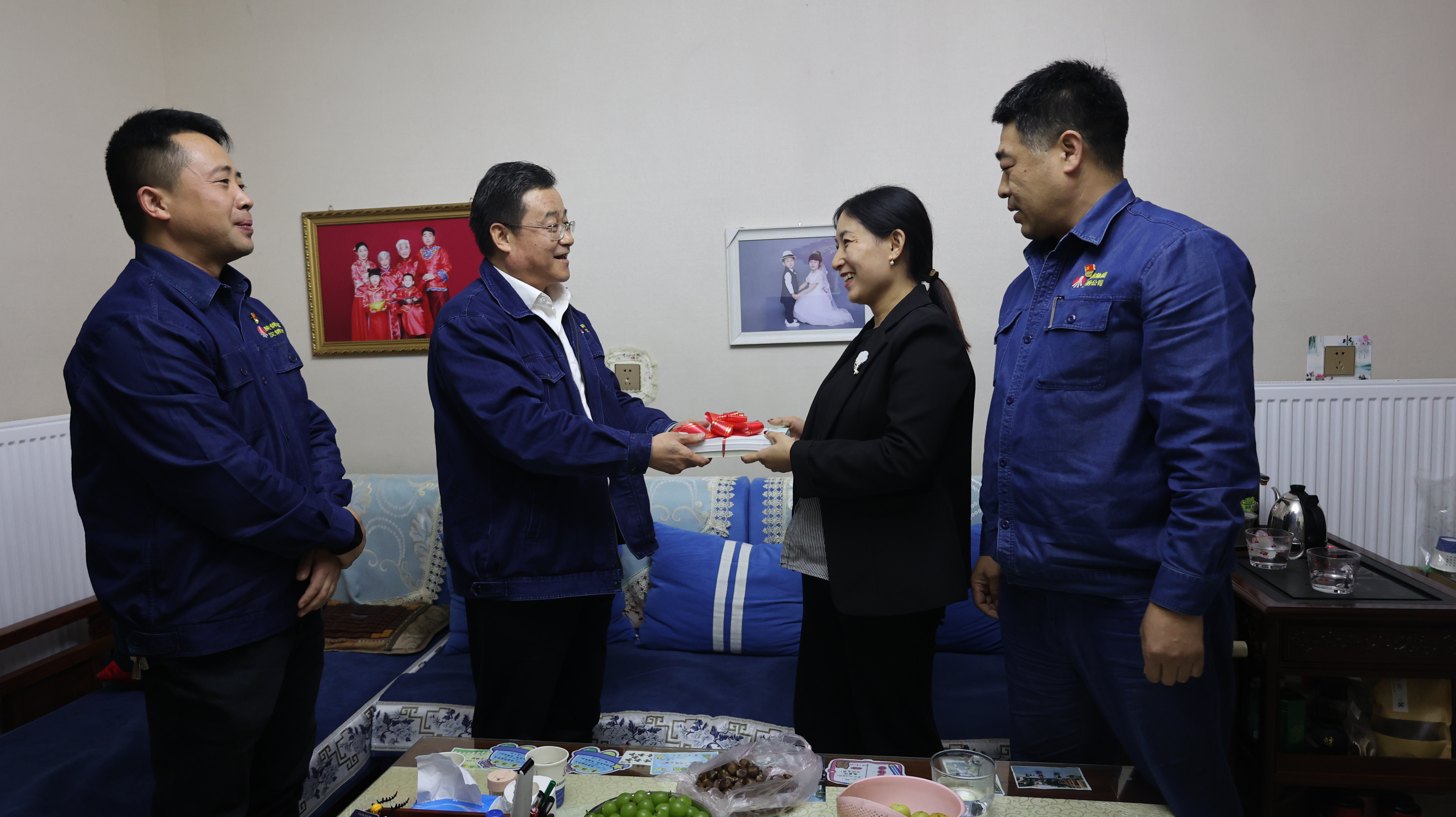 漢鋼公司紀(jì)委:開展廉潔家訪 共守“清廉”關(guān) 漢鋼公司紀(jì)委:開展廉潔家訪 共守“清廉”關(guān)