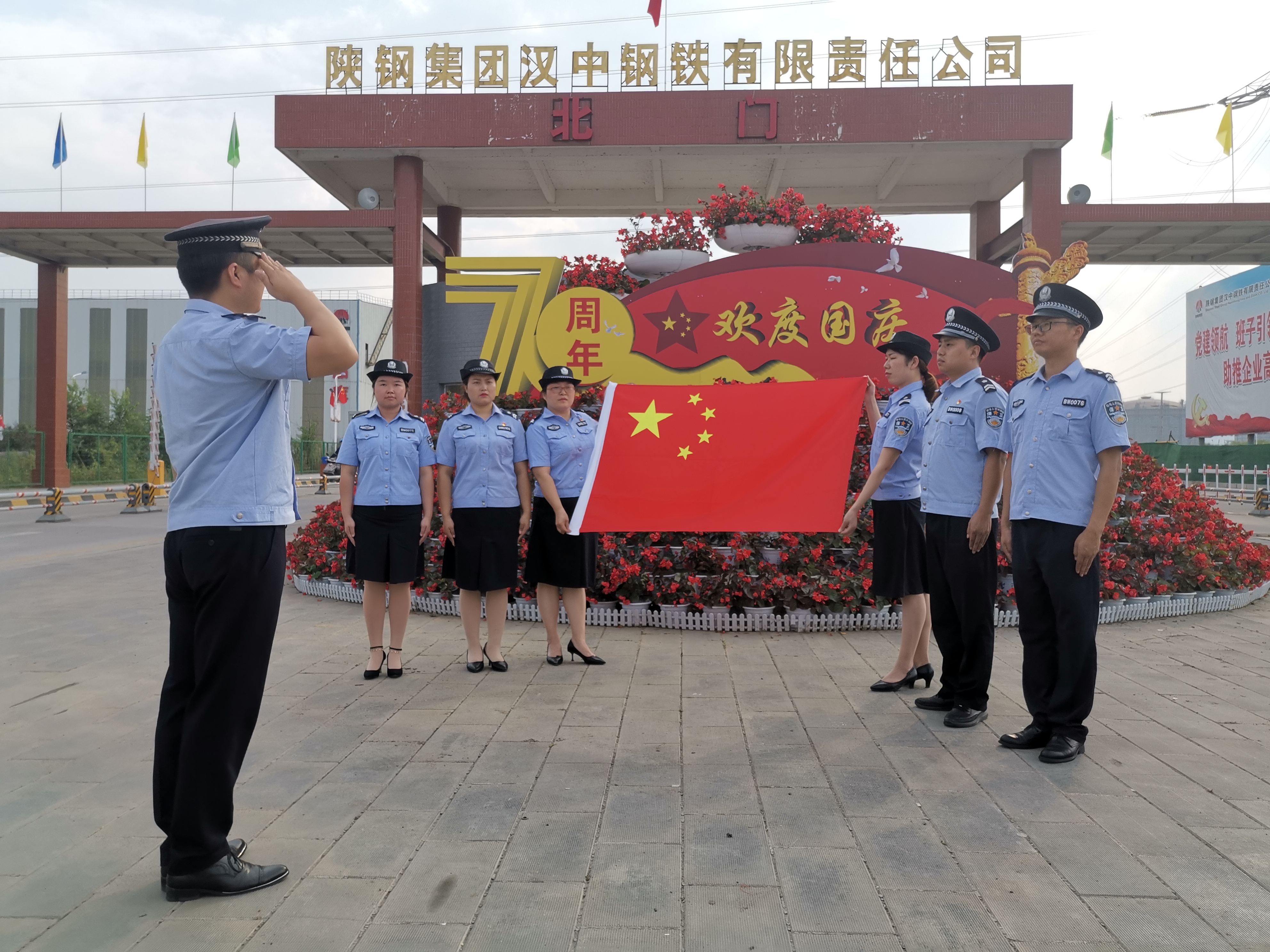 【鋼城文苑】我用忠誠 護(hù)您長(zhǎng)安 祝福祖國(guó) 繁榮昌盛