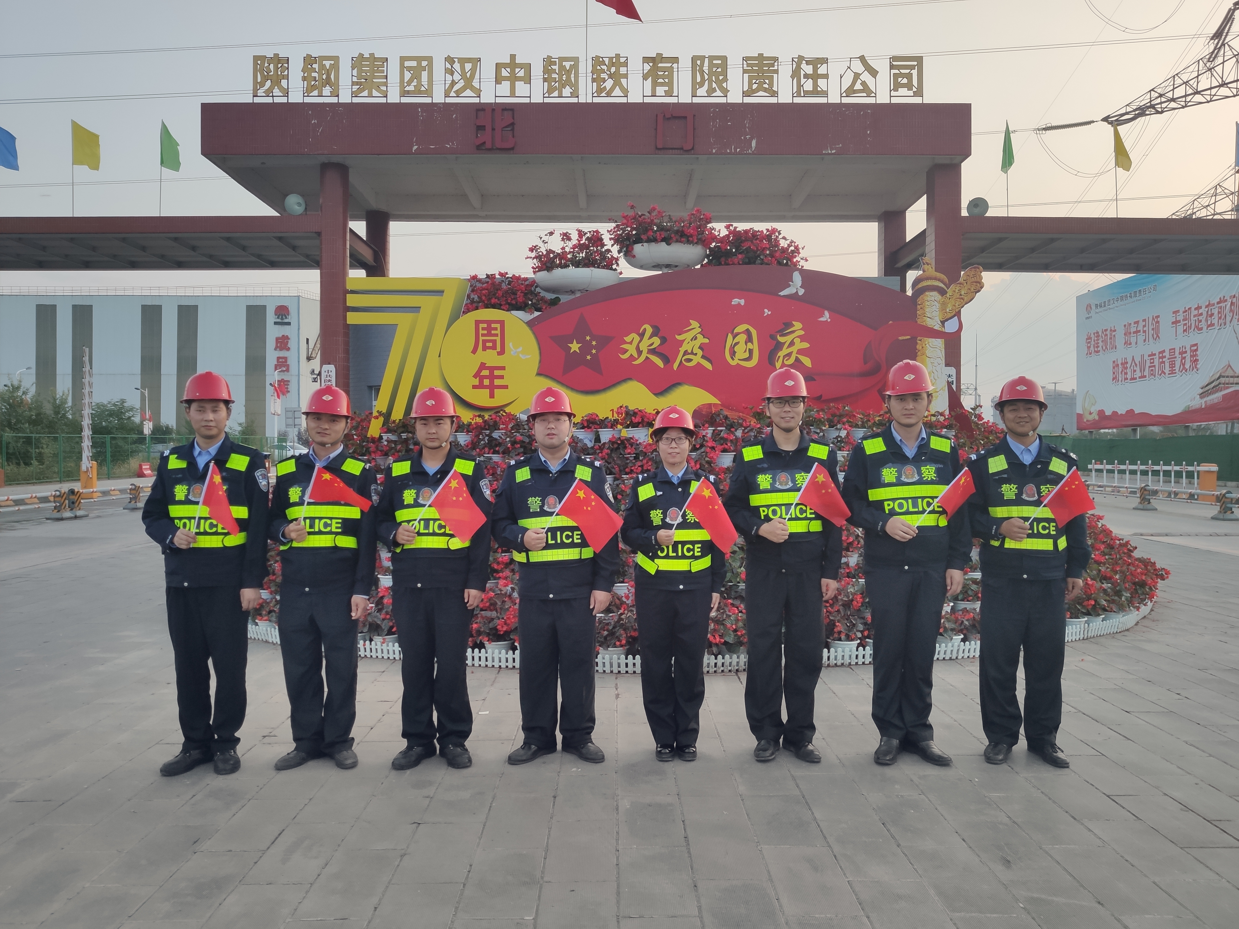 【鋼城文苑】我用忠誠 護(hù)您長(zhǎng)安 祝福祖國(guó) 繁榮昌盛