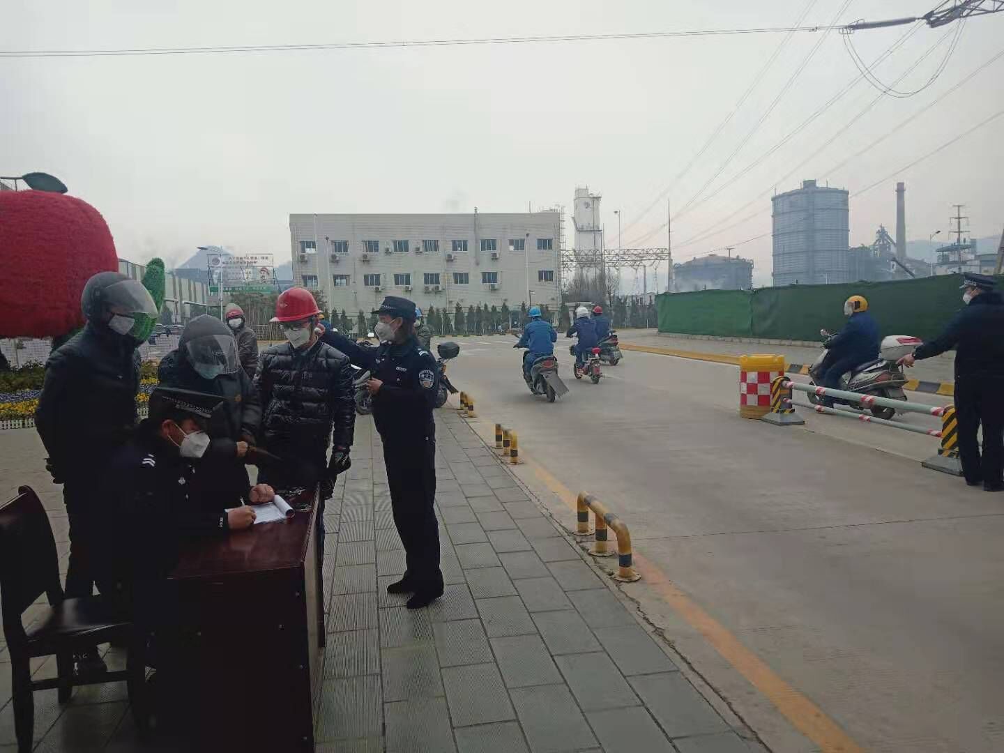 【鋼城文苑】致敬，疫情中最可愛的人