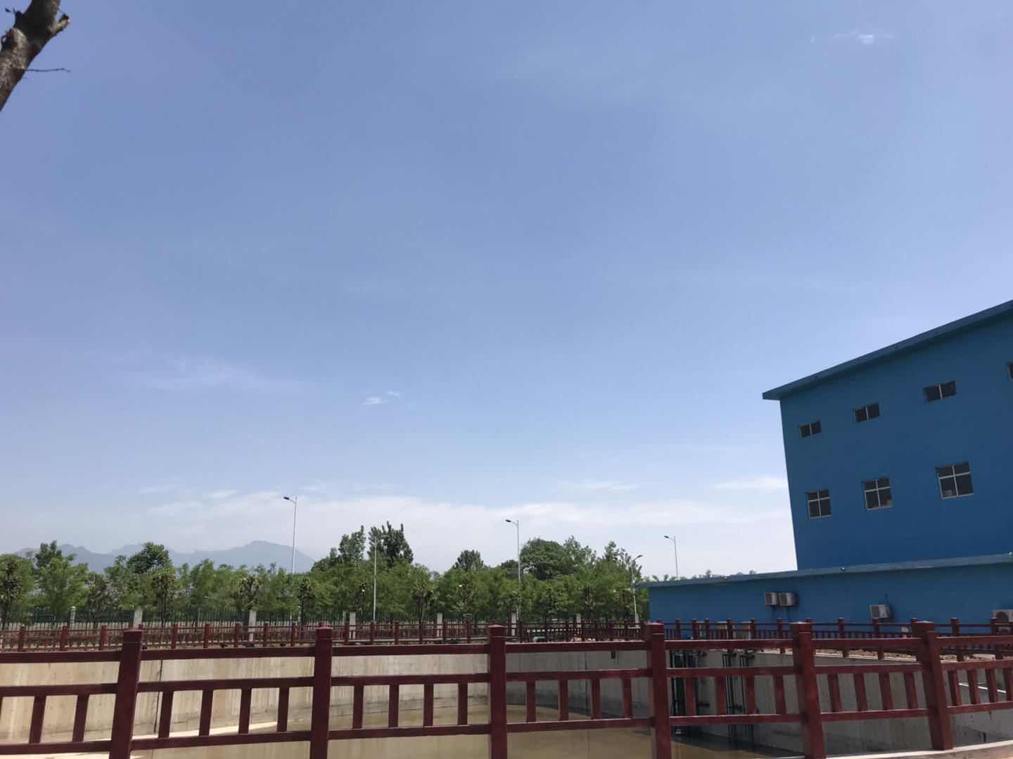 【鋼城文苑】來(lái)吧，讓我們伸手感受“漢鋼藍(lán)”