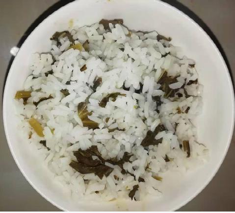 一碗菜撈飯